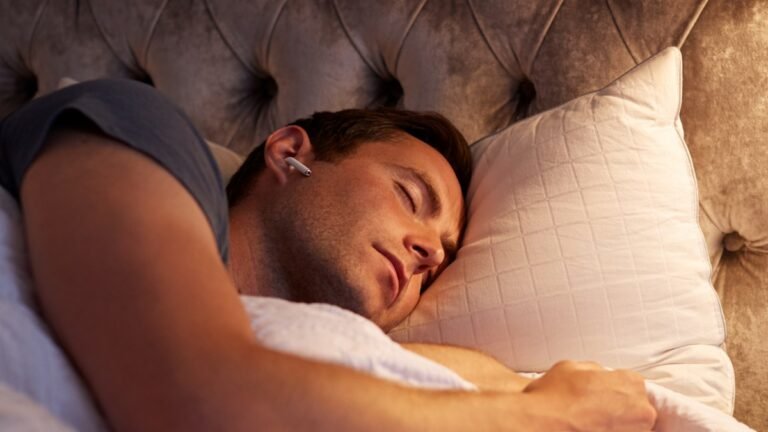 Expert’s wake-up call for headphone sleepers Expert’s wake-up call for headphone sleepers