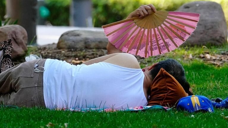 How hot nights are stealing people’s sleep How hot nights are stealing people’s sleep
