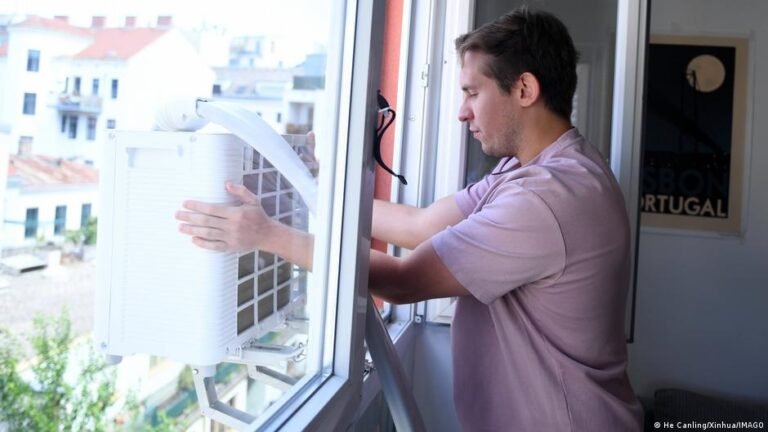 How heat waves are messing with your sleep How heat waves are messing with your sleep