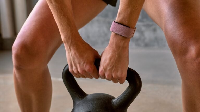 Garmin's Screenless Cirqa Health Tracker Will Be Available This Week - CNET
