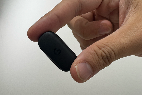 The Fitbit Air is tiny and charges magnetically (Alex Lee/The Independent )
