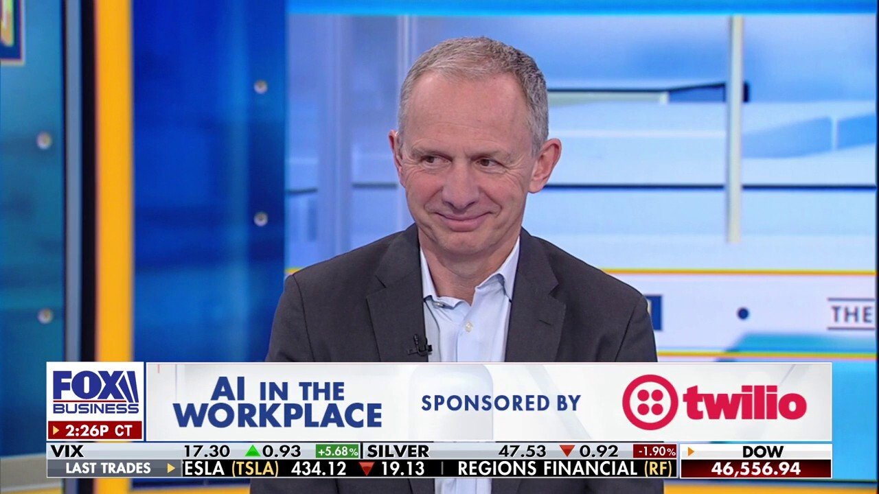 HP CEO Enrique Lores discusses the use of AI in company technology on 'The Claman Countdown.'