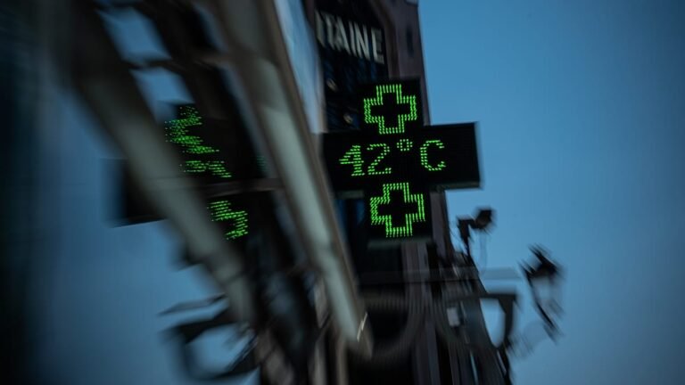 Heatwaves don’t end at sunset. Here’s what hot nights do to your sleep