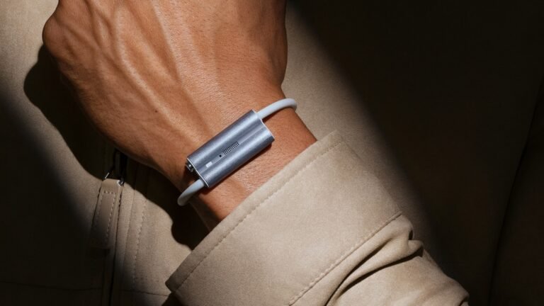 Luffu’s New Health and Safety Wearable Isn’t Just for You. It’s for Your Entire Family – CNET Luffu's New Health and Safety Wearable Isn't Just for You. It's for Your Entire Family - CNET
