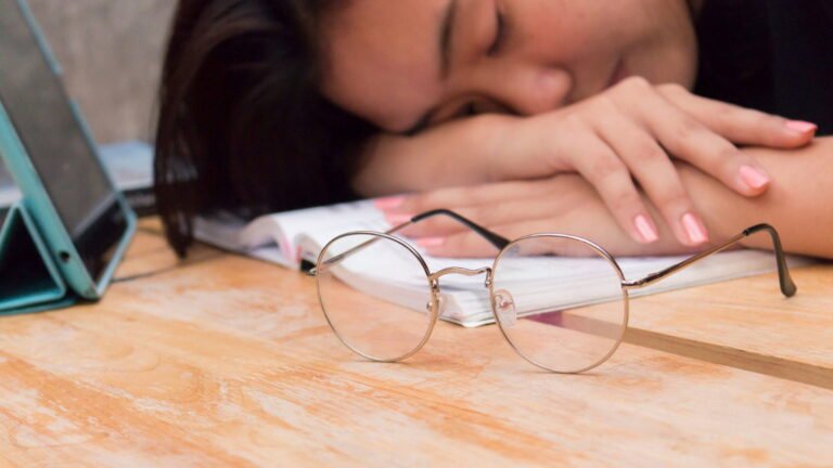 97% of Singapore workers say poor sleep affects productivity levels in the office, new findings reveal