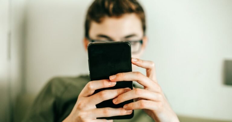 Social media is driving teen mental health crisis, surgeon general warns
