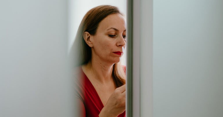 Should You Start Hormone Therapy During Perimenopause? | Cedars-Sinai