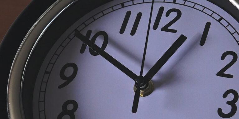 UVM researchers say time change can disrupt sleep, health UVM researchers say time change can disrupt sleep, health