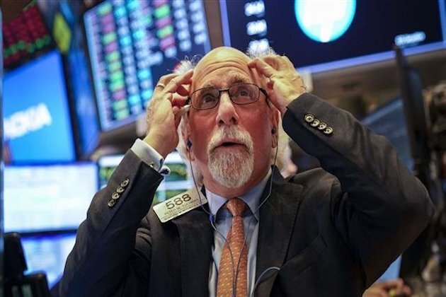 Tech stocks tumble Friday, AI shares lead the way